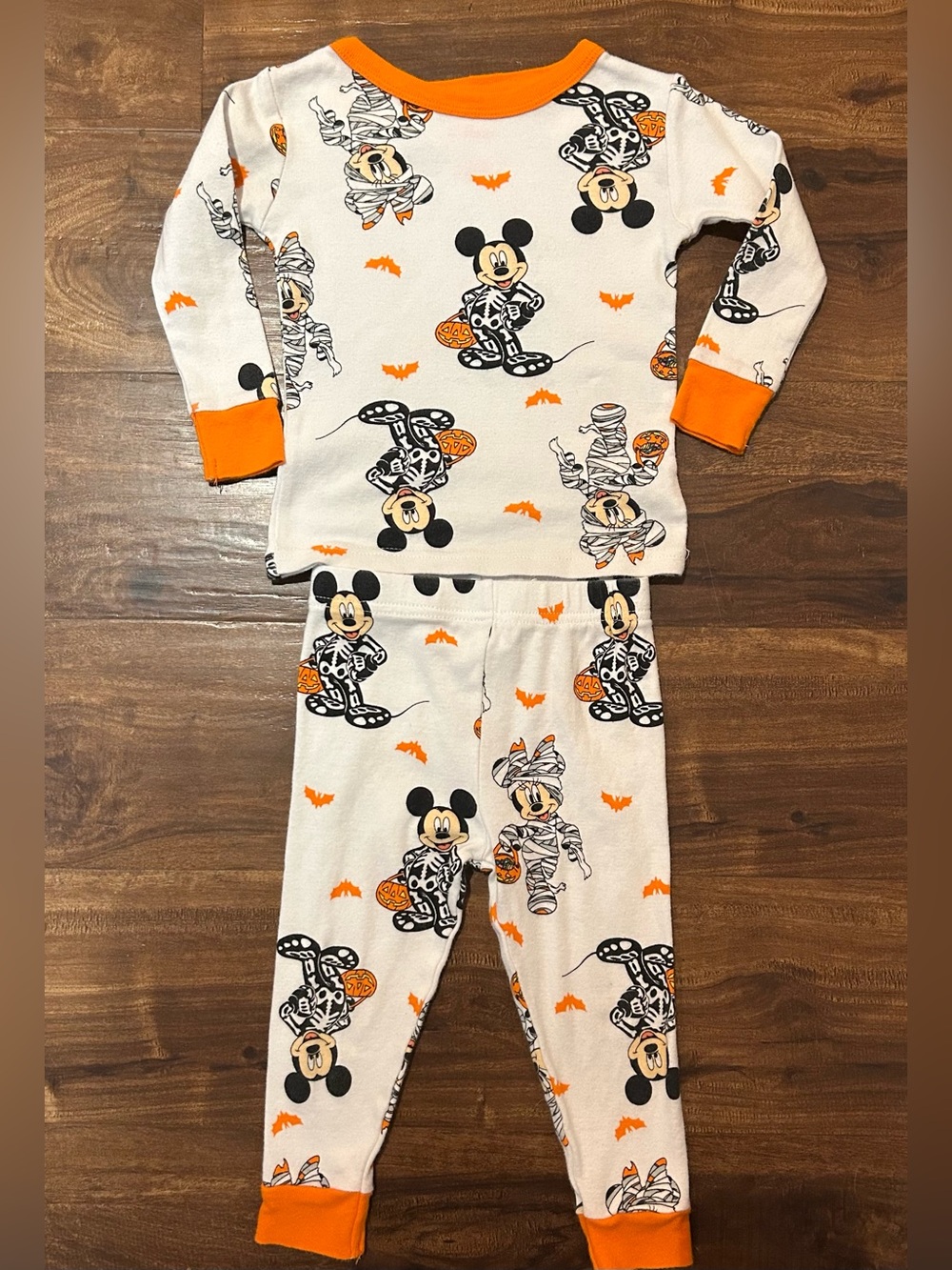 Disney Cute Halloween Mickey Mouse Kids Soft Cozy Pajama Set Unisex Size 2T.